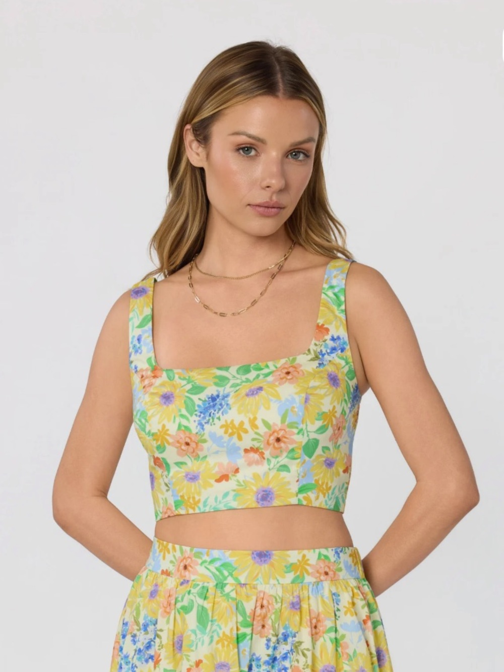 ASTR‎ Jolie Floral Crop Top size medium